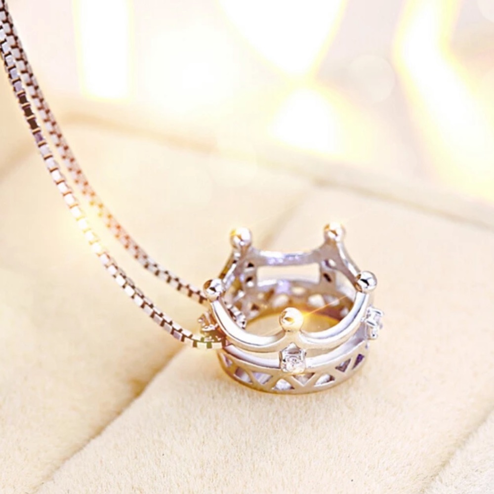 ๐ Sterling Silver 925 Crown ๐ Necklace - Picture 1 of 3